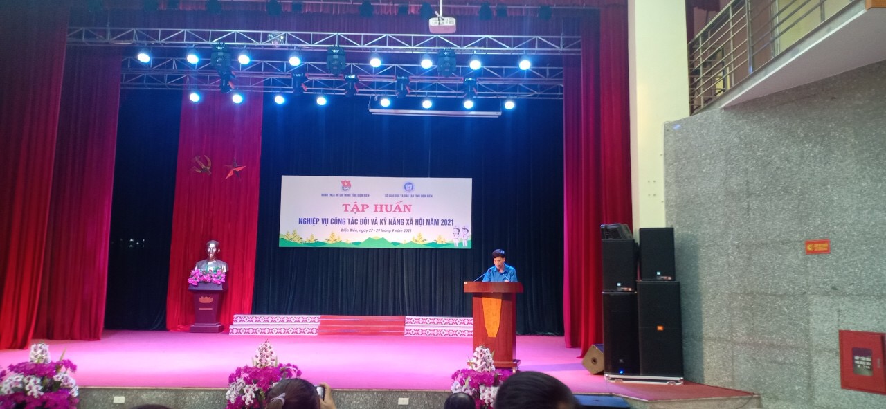 anh tập huấn công tác đội 2
