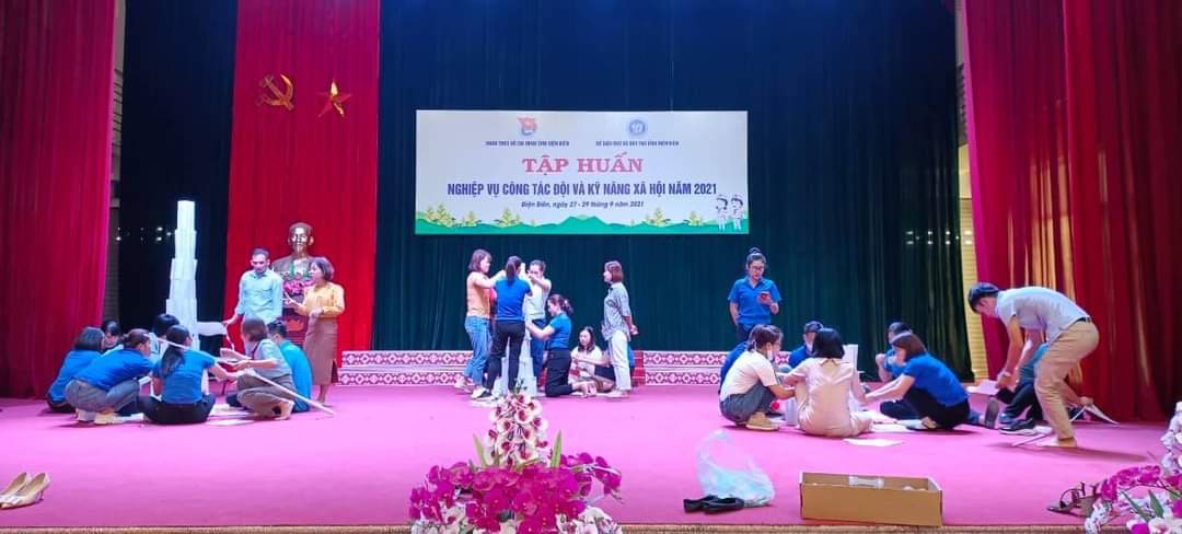 anh tập huấn công tác đội 4