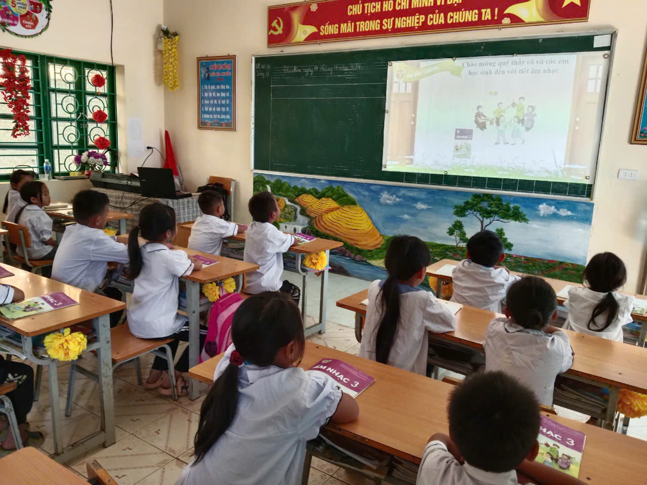 Trường PTDTBT Tiểu học Keo Lôm tổ chức Hội thi giáo viên dạy giỏi cấp trường năm học: 2024-2025