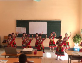 anh-4-hoc-sinh-mua.jpg